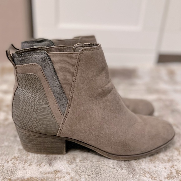 Madden Girl “Hooper” Booties - Picture 2 of 6